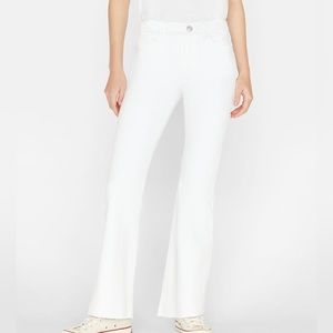 NWT Frame Le High Flare in Blanc size 26